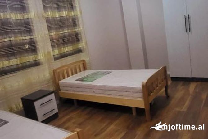 Shtepi me qera Apartament ne Tirane, 2+1, Mobilimi E mobiluar, Pagesa 700  Euro.