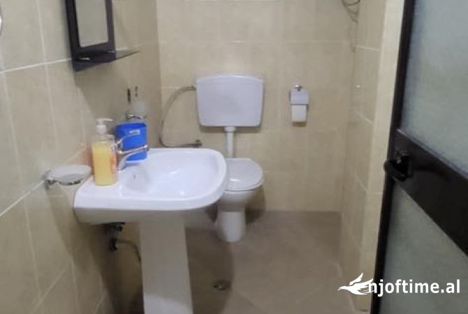 Shtepi me qera Apartament ne Tirane, 2+1, Mobilimi E mobiluar, Pagesa 700  Euro.