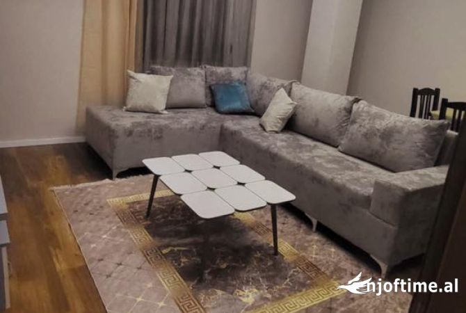Shtepi me qera 2+1 ne Tirane - 700 Euro