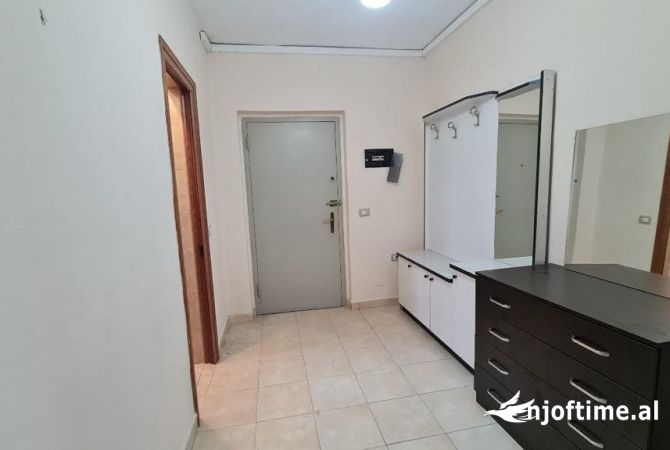 Shtepi ne shitje Apartament ne Tirane, 1+1, Mobilimi E mobiluar, Pagesa 111,000  Euro.
