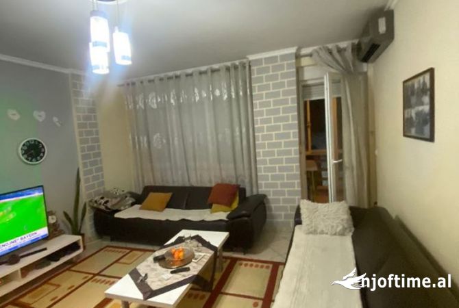 Shtepi ne shitje Apartament ne Tirane, 2+1, Mobilimi E mobiluar, Pagesa 120,000  Euro.