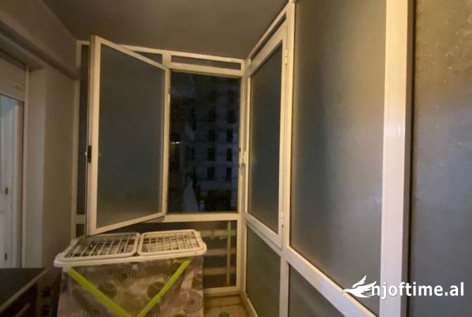 Shtepi ne shitje Apartament ne Tirane, 2+1, Mobilimi E mobiluar, Pagesa 120,000  Euro.
