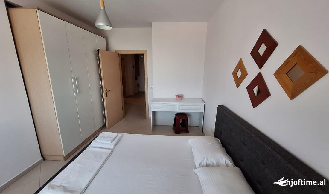 Shtepi me qera Apartament ne Tirane, 2+1, Mobilimi E mobiluar, Pagesa 450  Euro.