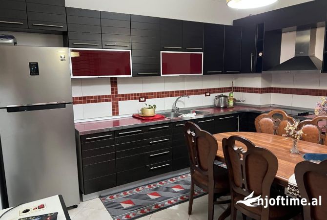 Shtepi me qera 2+1 ne Tirane - 400 Euro