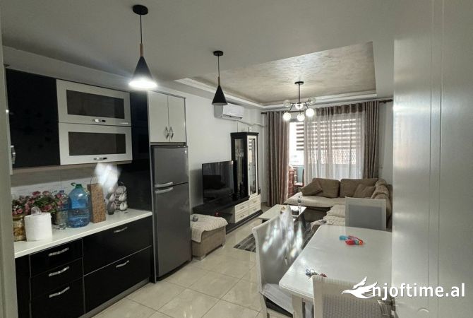 Shtepi me qera 2+1 ne Tirane - 400 Euro
