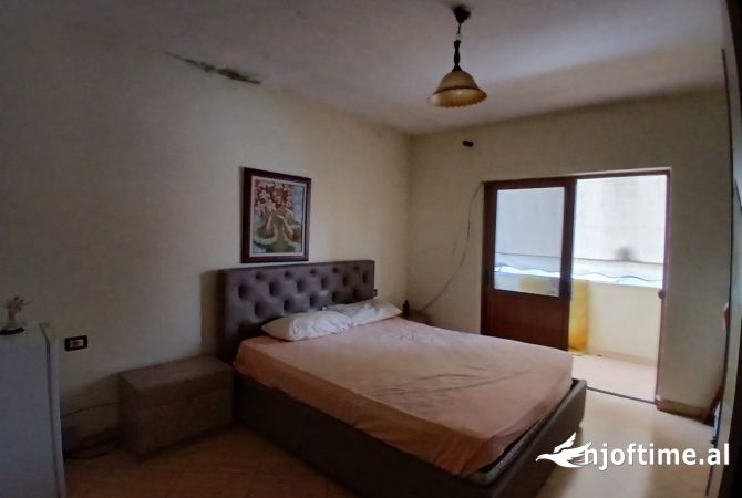 Shtepi me qera 2+1 ne Tirane - 400 Euro