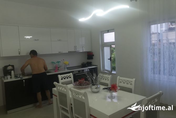 Shtepi me qera 2+1 ne Tirane - 450 Euro