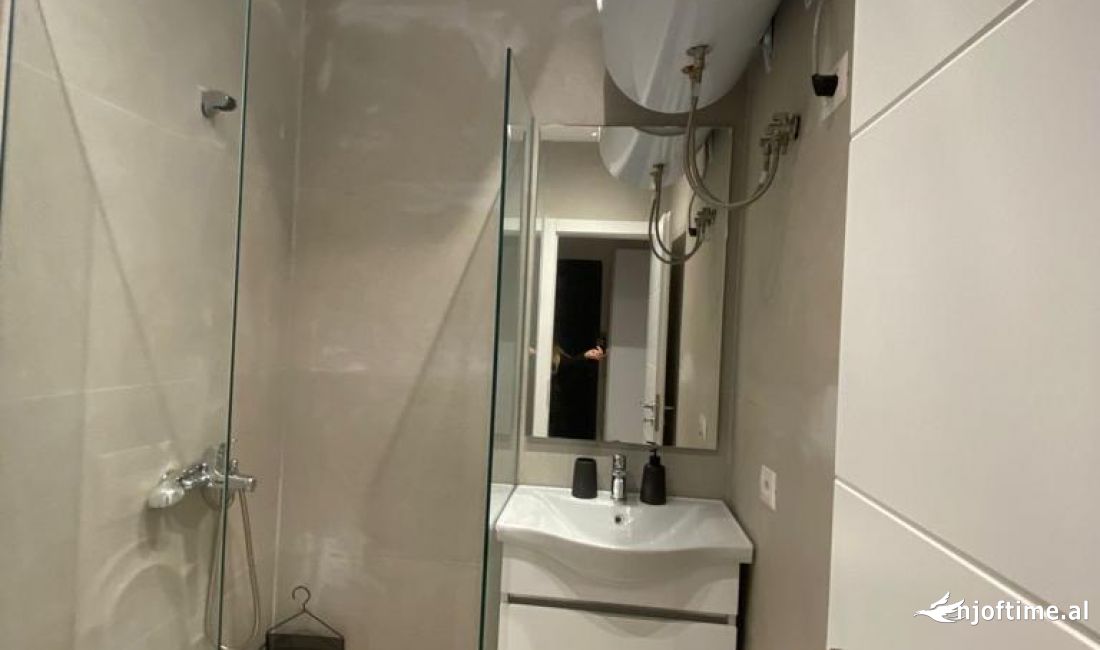 Shtepi me qera Apartament ne Tirane, 2+1, Mobilimi E mobiluar, Pagesa 650  Euro.