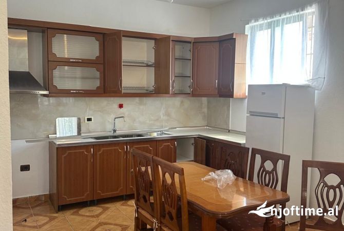 Shtepi me qera 2+1 ne Tirane - 350 Euro