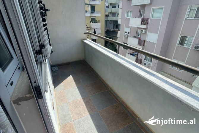 Shtepi me qera Apartament ne Tirane, 2+1, Mobilimi E mobiluar, Pagesa 750  Euro.