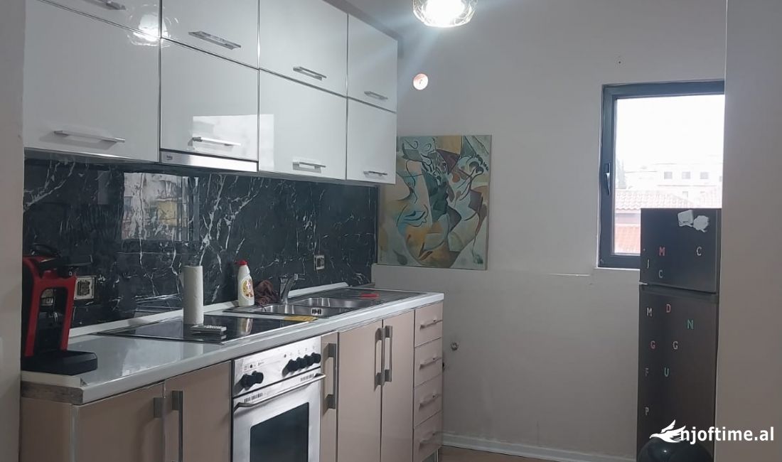 Shtepi me qera Apartament ne Tirane, 2+1, Mobilimi Bosh, pa mobiluar, Pagesa 550  Euro.