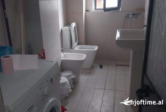 Shtepi me qera Apartament ne Tirane, 2+1, Mobilimi Bosh, pa mobiluar, Pagesa 550  Euro.