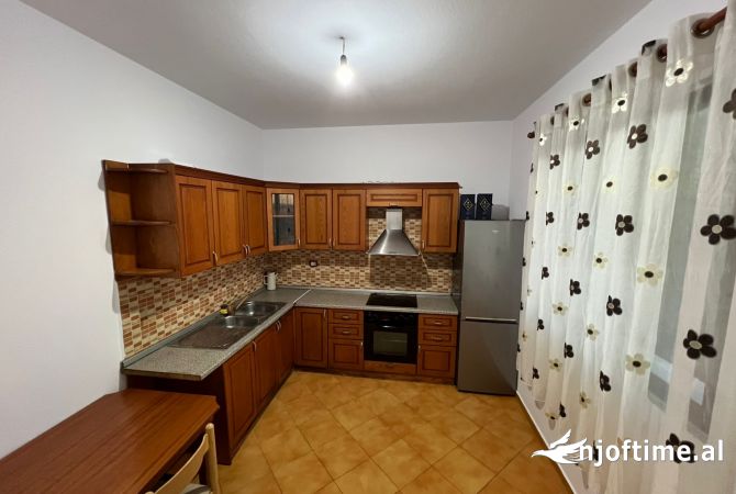 Shtepi me qera Shtepi Private ne Tirane, 2+1, Mobilimi E mobiluar, Pagesa 45,000  Leke.