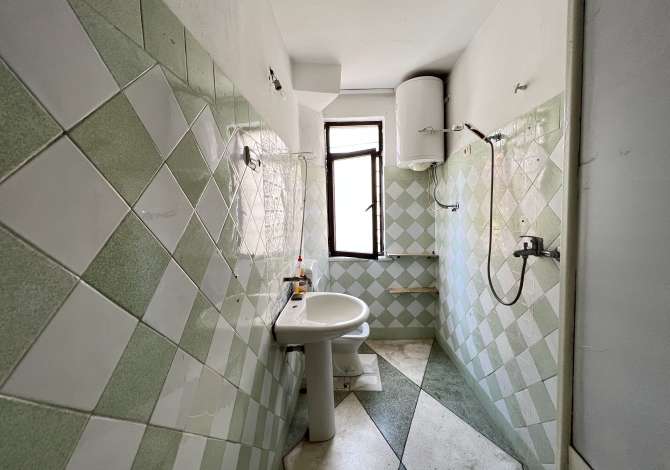 Shtepi ne shitje Papafingo(kati i catise) ne Tirane, 1+1, Mobilimi Bosh, pa mobiluar, Pagesa 110,000  Euro.