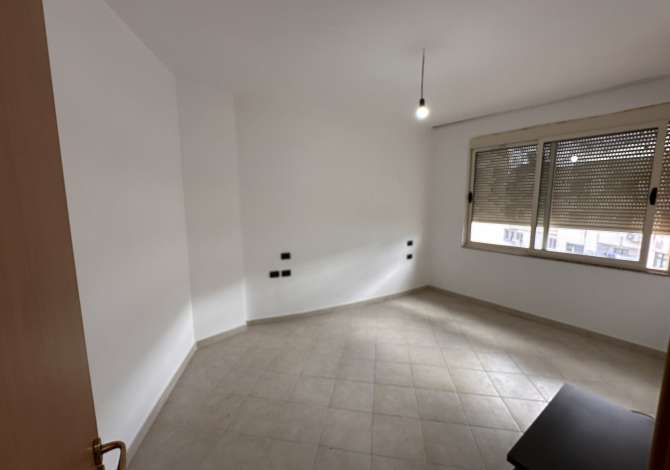Shtepi ne shitje Apartament ne Tirane, 1+1, Mobilimi Bosh, pa mobiluar, Pagesa 78,000  Euro.