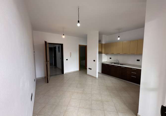 Shtepi ne shitje Apartament ne Tirane, 1+1, Mobilimi Bosh, pa mobiluar, Pagesa 78,000  Euro.