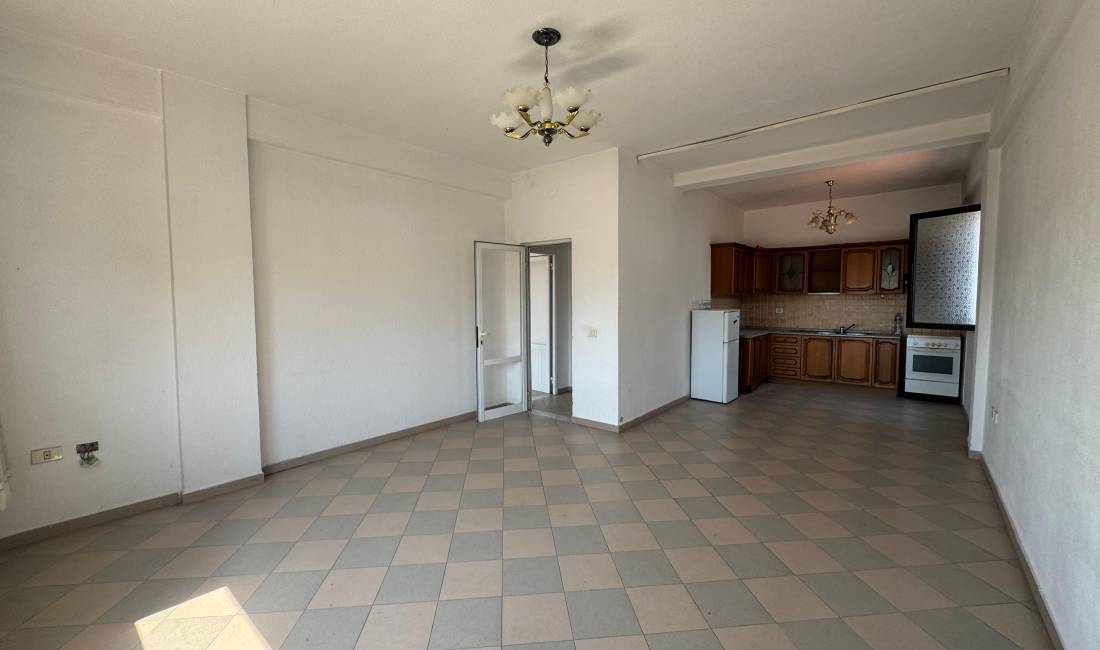 Shtepi ne shitje Apartament ne Tirane, 2+1, Mobilimi Bosh, pa mobiluar, Pagesa 120,000  Euro.