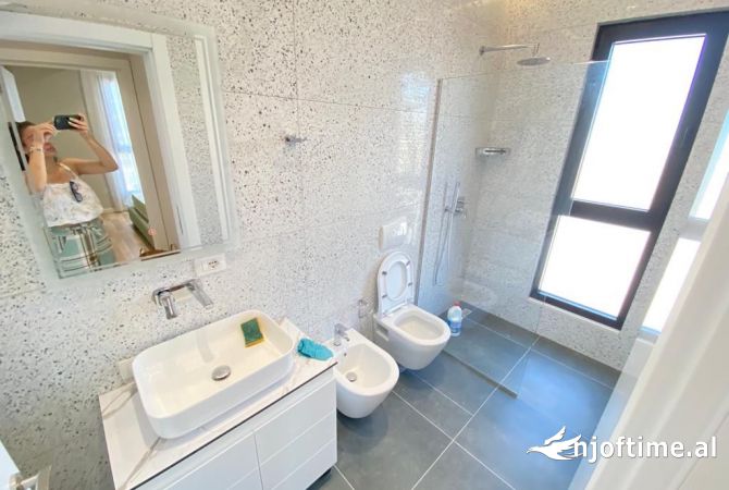 Shtepi ne shitje Apartament ne Tirane, 1+1, Mobilimi E mobiluar, Pagesa 105,000  Euro.