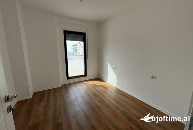 Shtepi ne shitje Apartament ne Tirane, 2+1, Mobilimi Bosh, pa mobiluar, Pagesa 296,050  Euro.