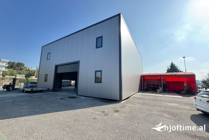 Jepet me qera Kapanon  Adresa : Vore Rruga Tiran Durres  Siperfaqe 300m2  Latresia 8 m  cmimi 2200💶