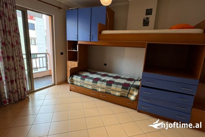 Shtepi ne shitje Apartament ne Tirane, 2+1, Mobilimi E mobiluar, Pagesa 115,000  Euro.