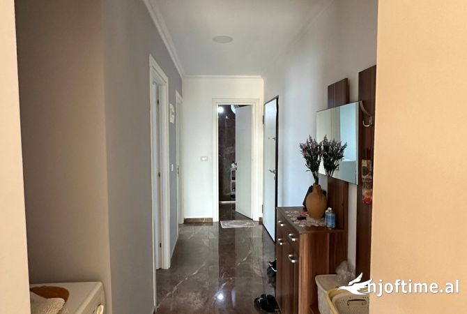 Shtepi ne shitje Apartament ne Tirane, 2+1, Mobilimi E mobiluar, Pagesa 130,000  Euro.