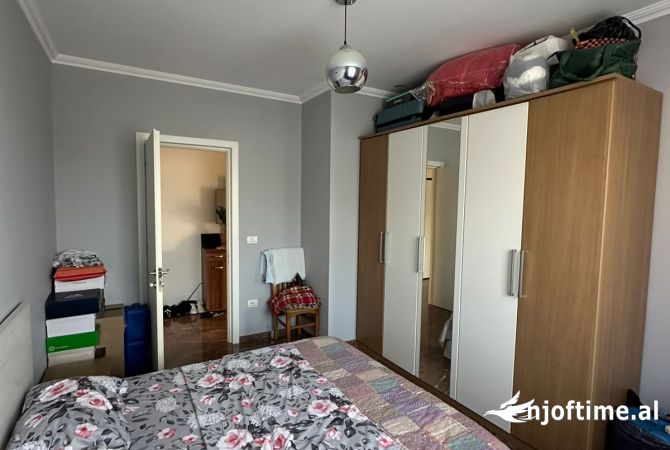 Shtepi ne shitje Apartament ne Tirane, 2+1, Mobilimi E mobiluar, Pagesa 130,000  Euro.