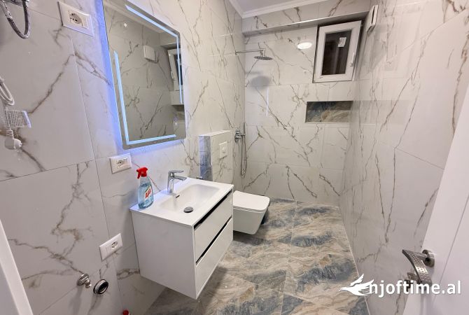 Shtepi ne shitje Apartament ne Tirane, 1+1, Mobilimi Bosh, pa mobiluar, Pagesa 119,000  Euro.