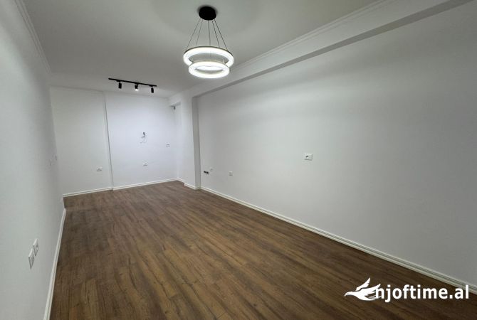 Shtepi ne shitje Apartament ne Tirane, 1+1, Mobilimi Bosh, pa mobiluar, Pagesa 119,000  Euro.