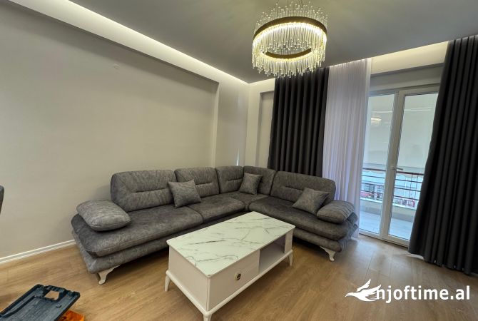 Shtepi me qera 2+1 ne Tirane - 1,200 Euro