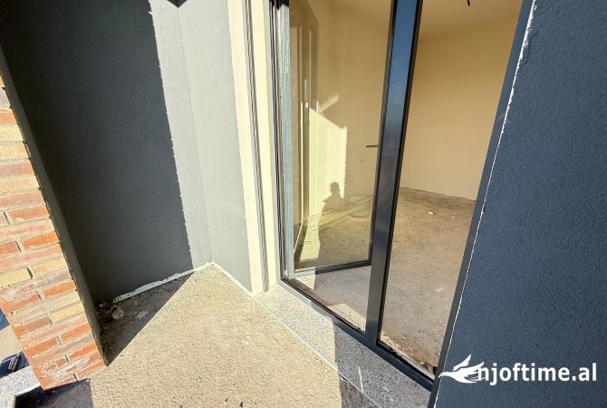 Shtepi ne shitje Apartament ne Tirane, 2+1, Mobilimi Bosh, pa mobiluar, Pagesa 138,180  Euro.