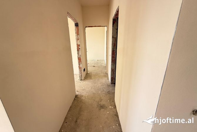 Shtepi ne shitje Apartament ne Tirane, 2+1, Mobilimi Bosh, pa mobiluar, Pagesa 138,180  Euro.