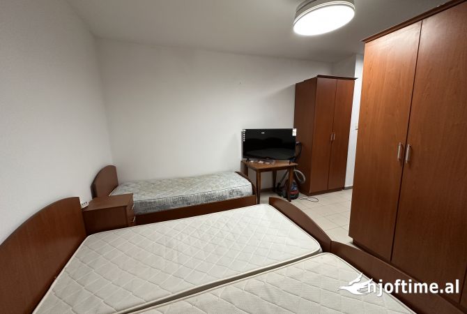 Shtepi me qera Apartament ne Tirane, 1+1, Mobilimi E mobiluar, Pagesa 400  Euro.