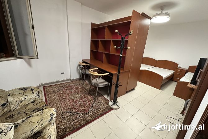 Shtepi me qera Apartament ne Tirane, 1+1, Mobilimi E mobiluar, Pagesa 400  Euro.