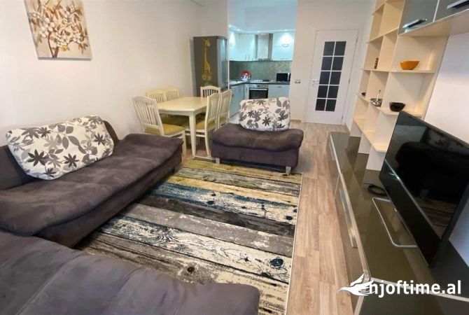 Shtepi me qera Apartament ne Tirane, 2+1, Mobilimi E mobiluar, Pagesa 550  Euro.