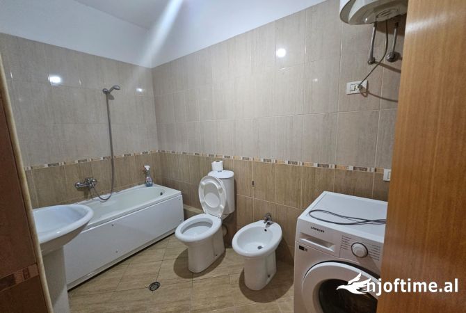 Shtepi me qera Apartament ne Tirane, 2+1, Mobilimi E mobiluar, Pagesa 55,000  Leke.