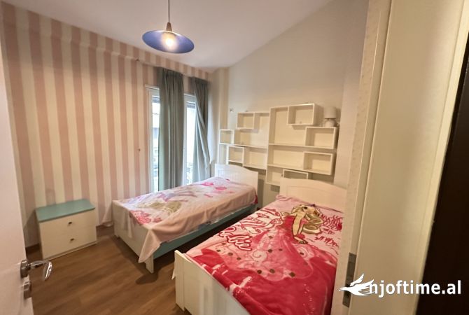Shtepi me qera Apartament ne Tirane, 4+1, Mobilimi E mobiluar, Pagesa 100,000  Leke.