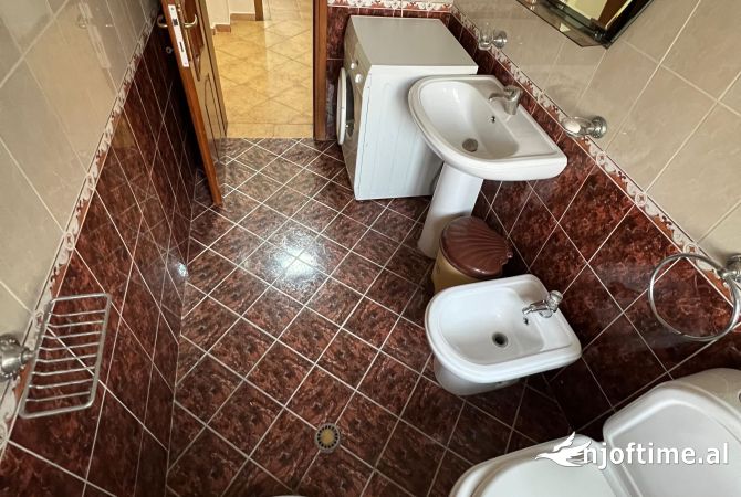 Shtepi me qera Apartament ne Tirane, 1+1, Mobilimi E mobiluar, Pagesa 490  Euro.