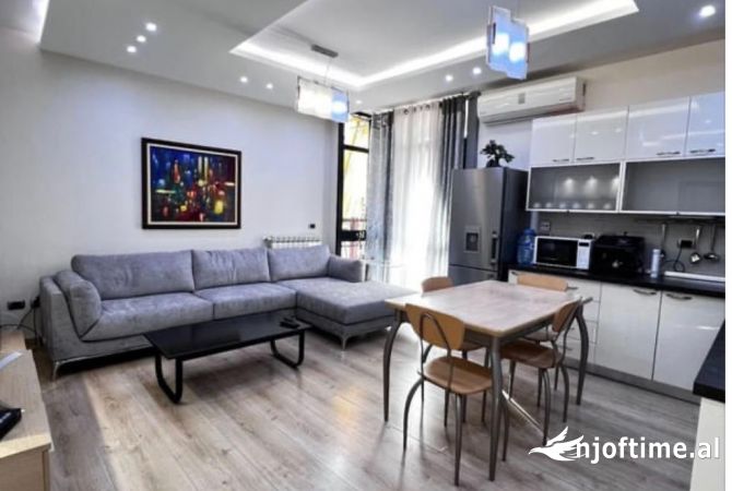 Apartament 2+1+parkim per qera  Kati 4 pallat me ashensor   i mobiluar  perballe nobis  tek Liqeni  