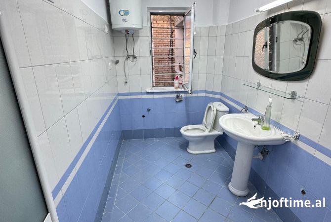 Shtepi ne shitje Apartament ne Tirane, 1+1, Mobilimi E mobiluar, Pagesa 79,000  Euro.