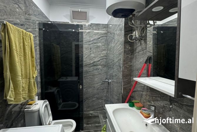 Shtepi me qera Apartament ne Tirane, 2+1, Mobilimi E mobiluar, Pagesa 400  Euro.