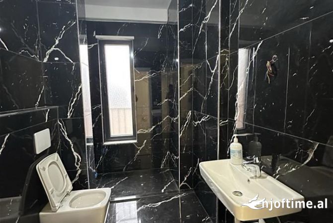 Shtepi ne shitje Apartament ne Tirane, 2+1, Mobilimi Bosh, pa mobiluar, Pagesa 220,000  Euro.