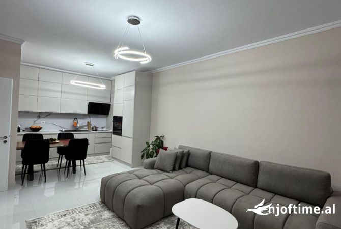 Shtepi me qera 2+1 ne Tirane - 600 Euro