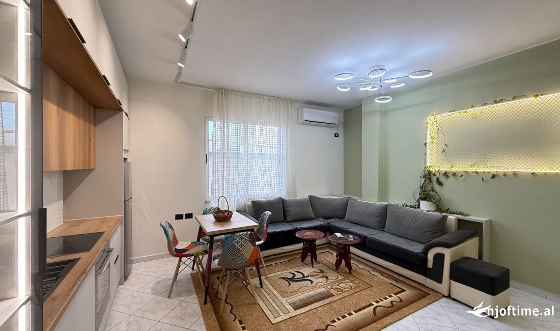 Shtepi me qera Apartament ne Tirane, 1+1, Mobilimi E mobiluar, Pagesa 550  Euro.