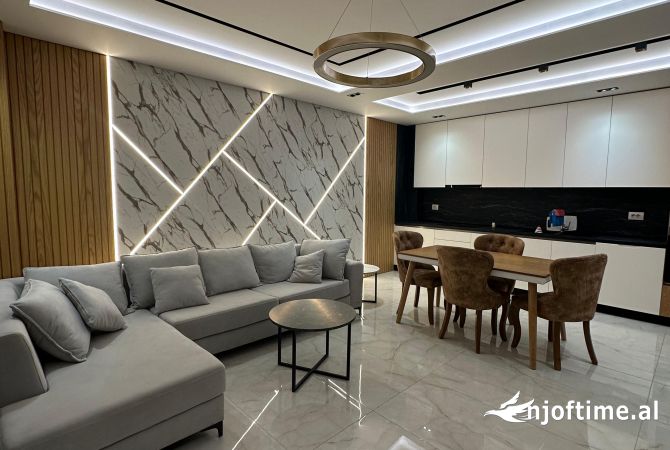 Ambient biznesi me qera 2+1 ne Tirane - 260,000 Euro