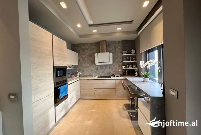Shtepi me qera 2+1 ne Tirane - 1,200 Euro