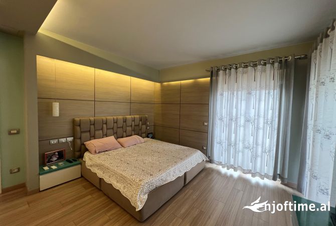Shtepi me qera Apartament ne Tirane, 2+1, Mobilimi E mobiluar, Pagesa 1,200  Euro.