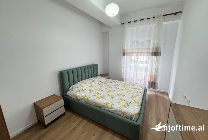 Shtepi me qera Apartament ne Tirane, 1+1, Mobilimi E mobiluar, Pagesa 450  Euro.