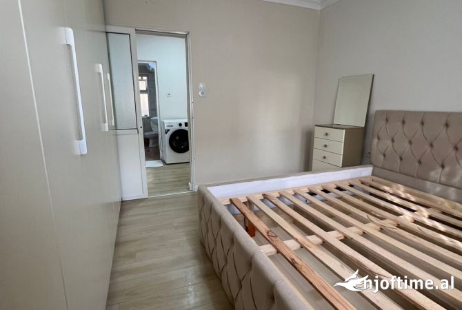 Shtepi ne shitje Apartament ne Tirane, 1+1, Mobilimi E mobiluar, Pagesa 90,000  Euro.