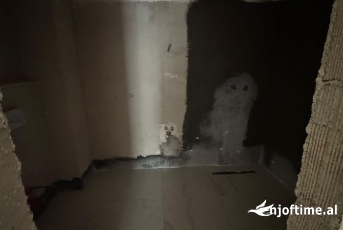 Shtepi ne shitje Apartament ne Tirane, 1+1, Mobilimi Bosh, pa mobiluar, Pagesa 128,500  Euro.